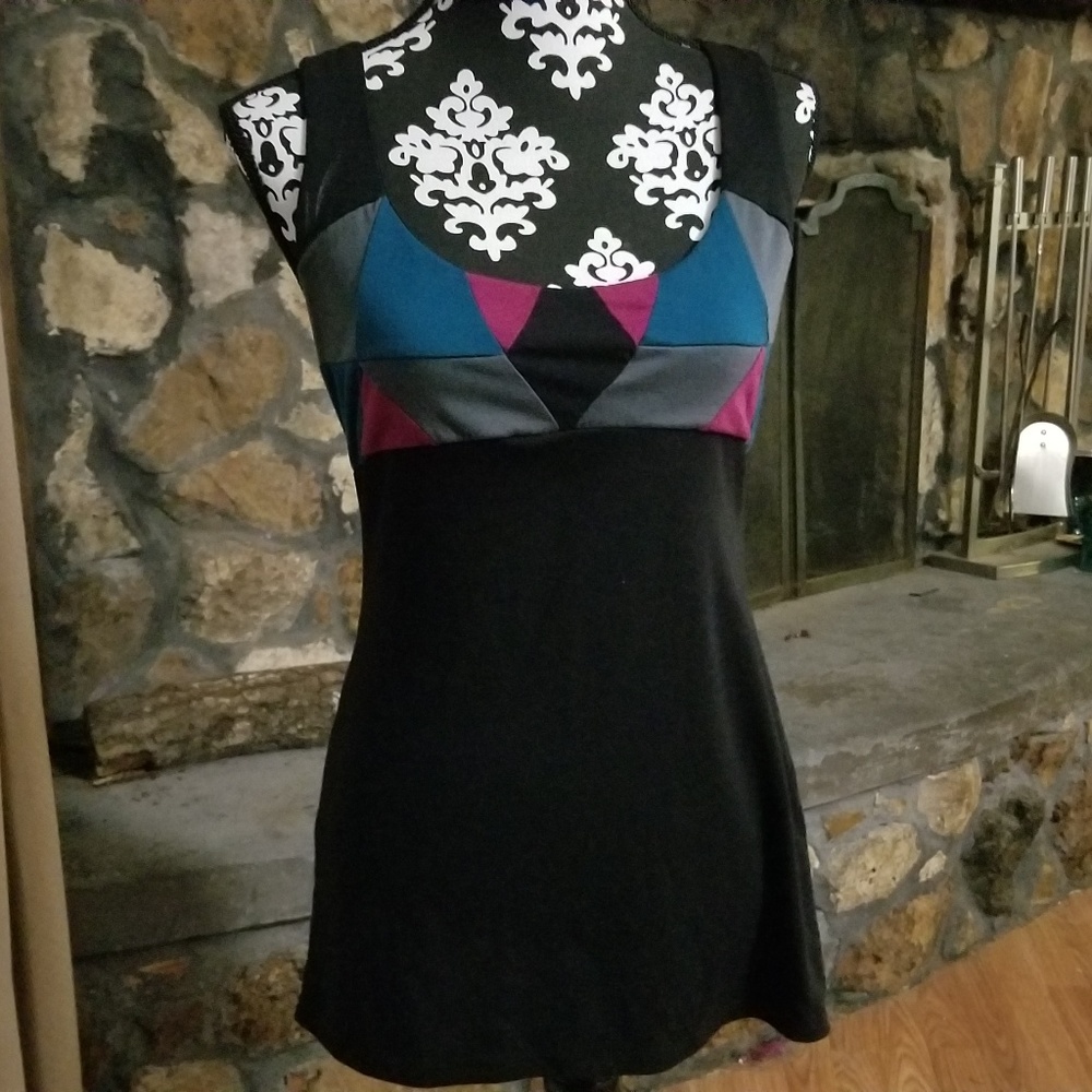 Color Block Silence and Noise Tank
